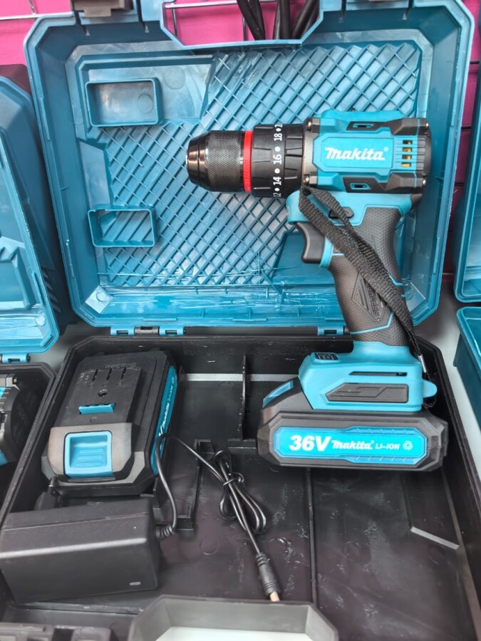 Шуруповерт Makita