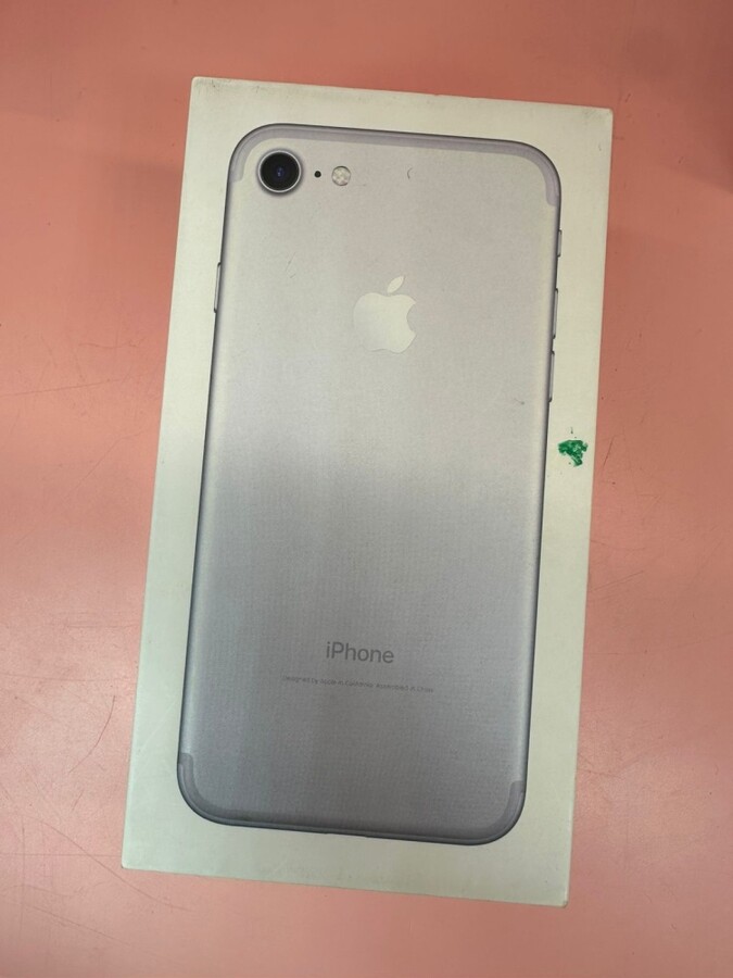 Смартфон iPhone 7 32Gb