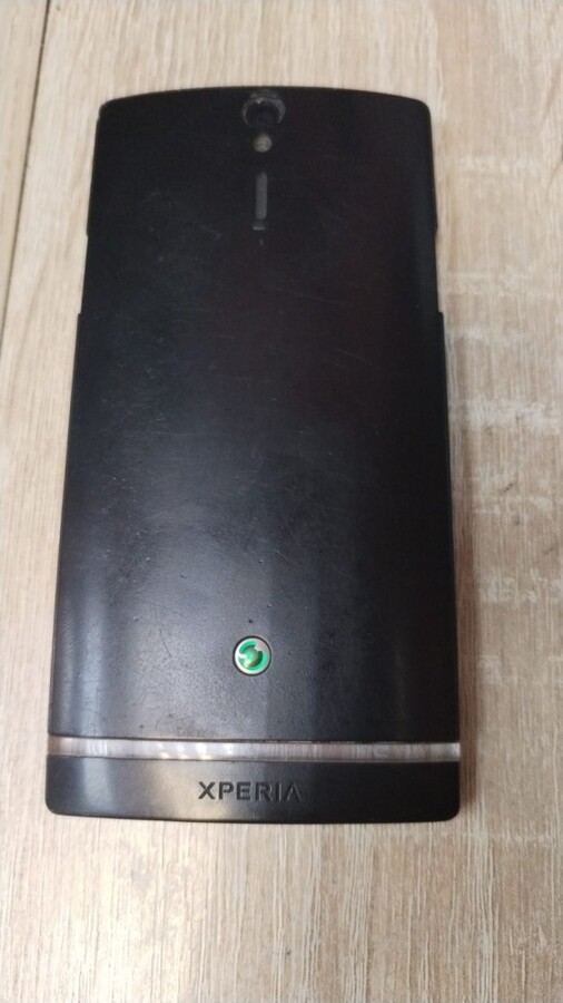 Мобильный телефон Sony  16 гб