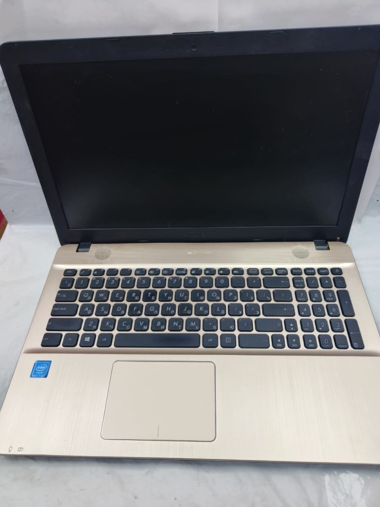 Ноутбук ASUS D541N