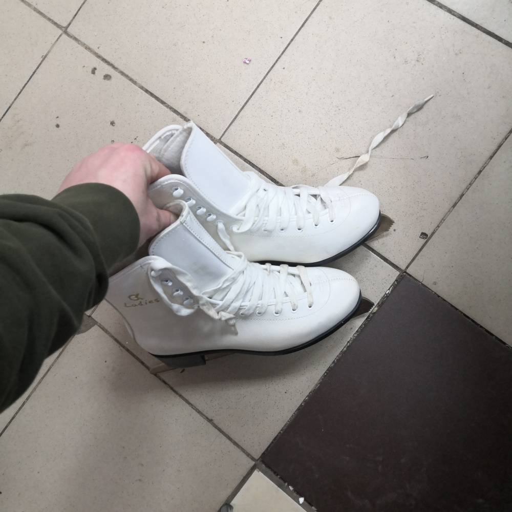 Коньки Женские Белые  39р