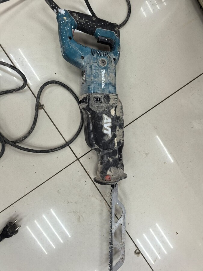 Сабельная пила Makitta JR370ST