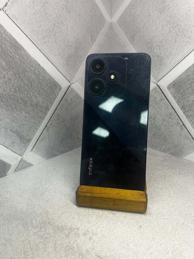 Мобильный телефон Infinix HOT 30i 4/128