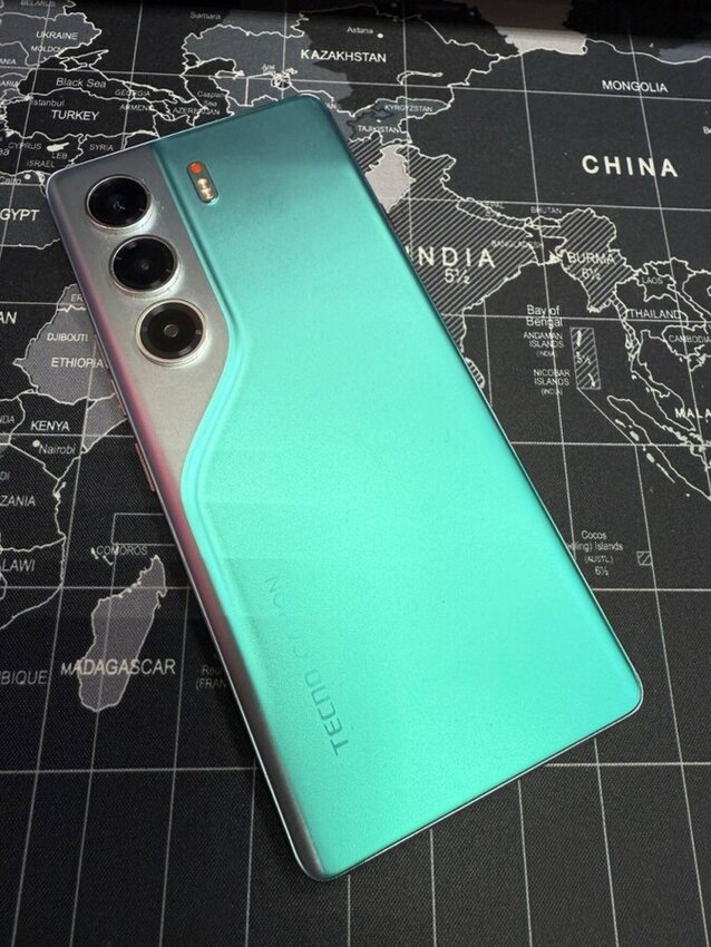 Мобильный телефон Tecno Camon 40 Pro 8-/256Gb