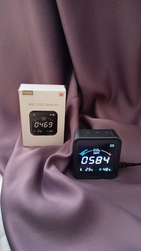 Умный Wi-Fi датчик CO² с монитором температуры и влажности воздуха от Tuya Moes