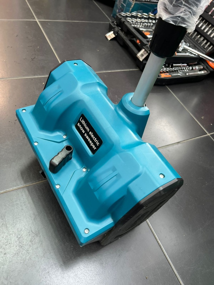 Снегоуборщик аккумуляторный