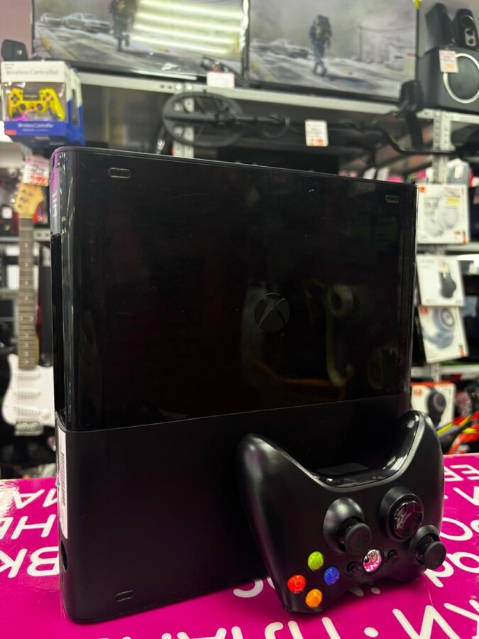 Игровая приставка XBOX 360