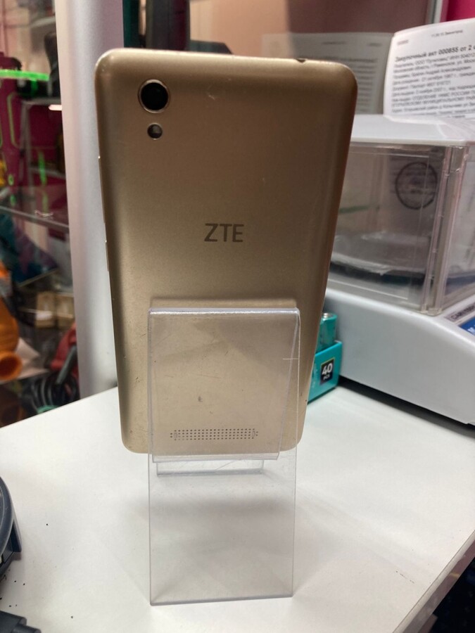 Мобильный телефон ZTE blade x3