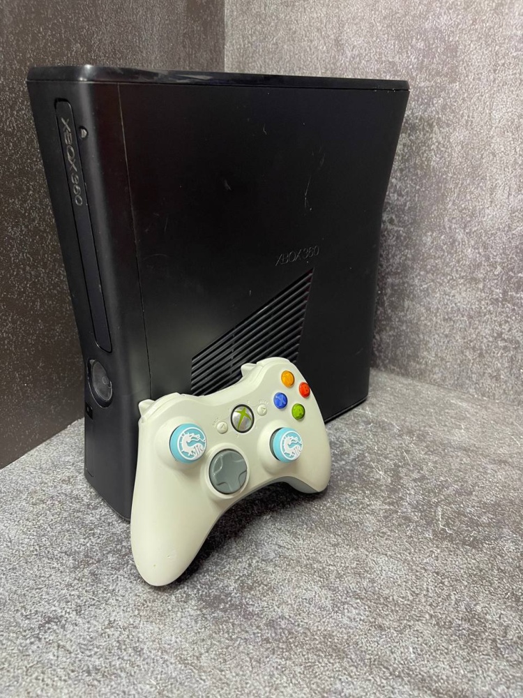 Игровая приставка XBOX 360