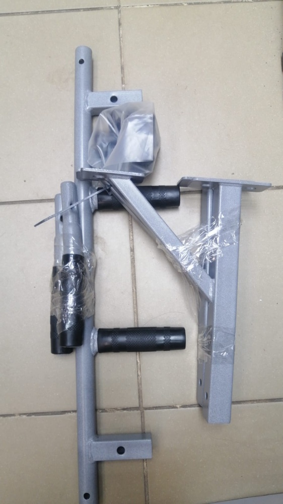 Турник настенный