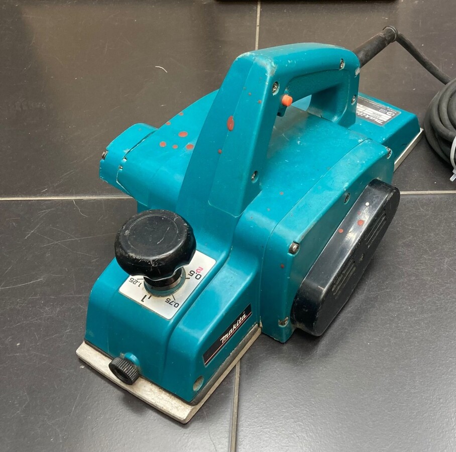 Рубанок Makita 1911B