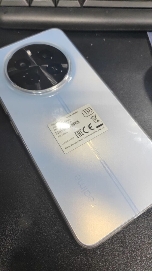 Смартфон Realme 12