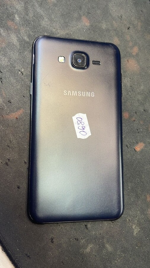 Смартфон Samsung J7 NEO