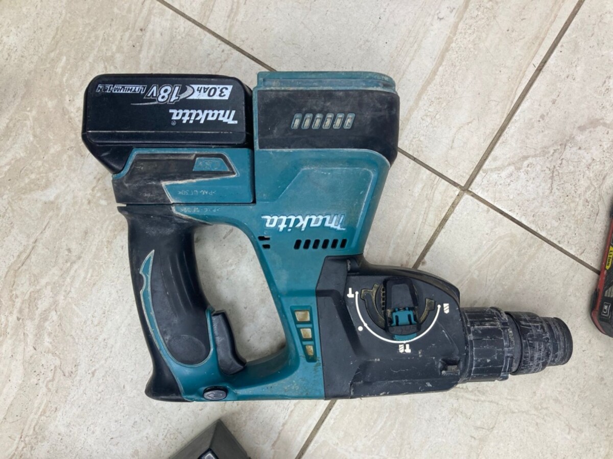 Перфоратор Makita dhr242