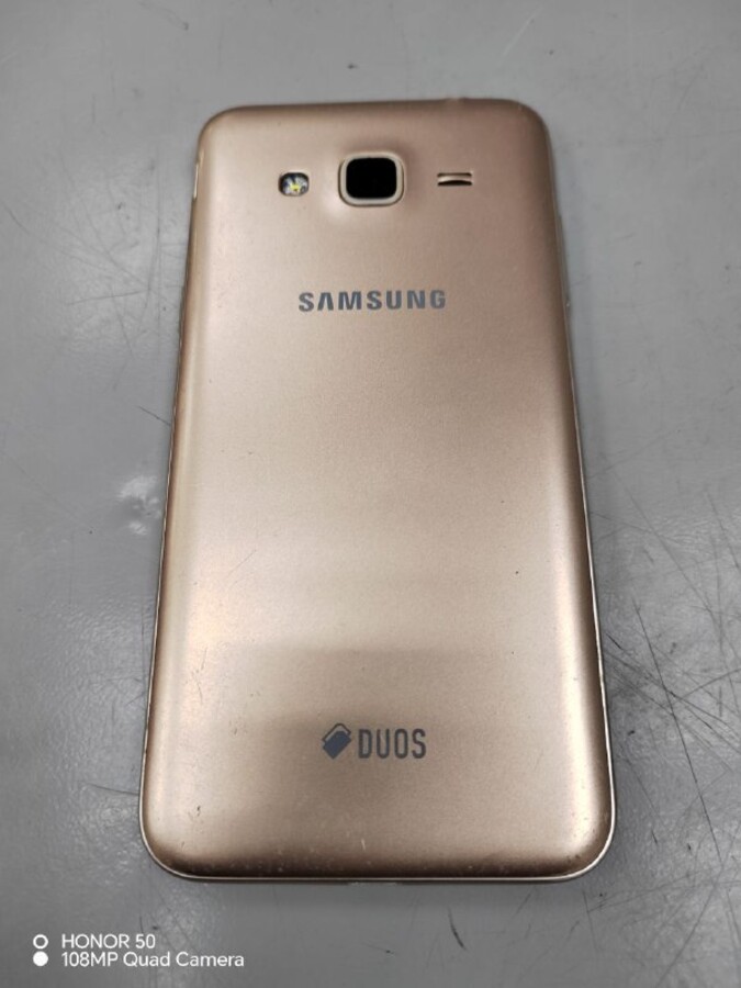 Смартфон Samsung J3 2016