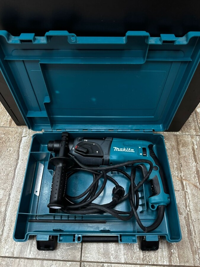 Перфоратор Makita HR 2470