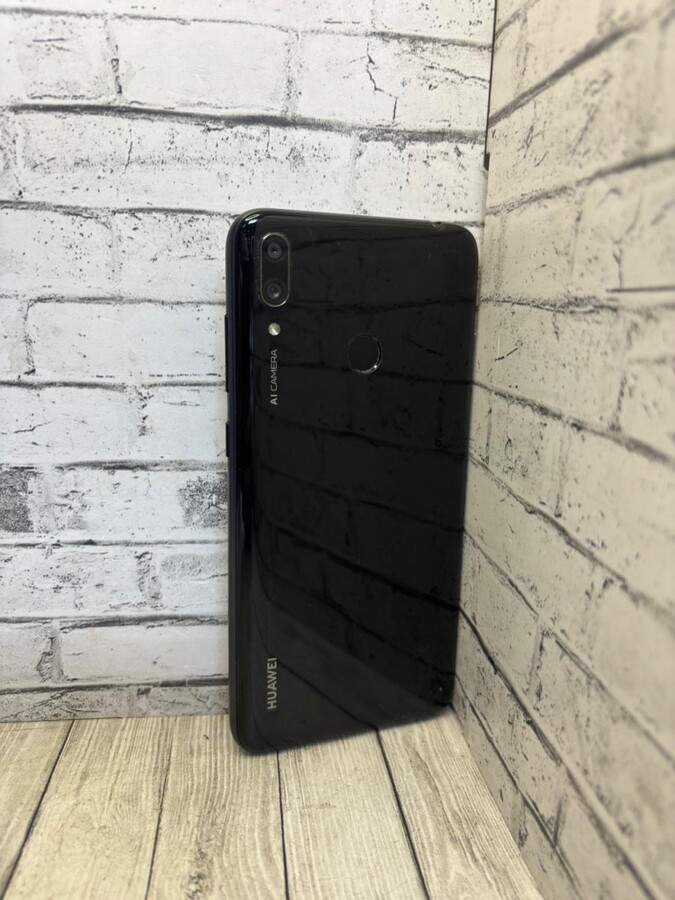 Смартфон Huawei Y7 4/64