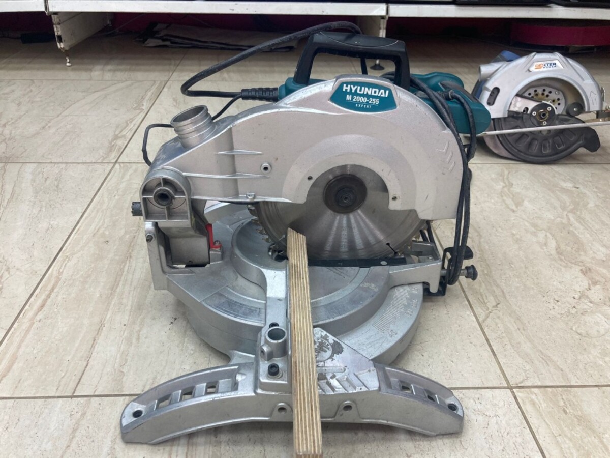 Торцовочная пила hyundai m2000