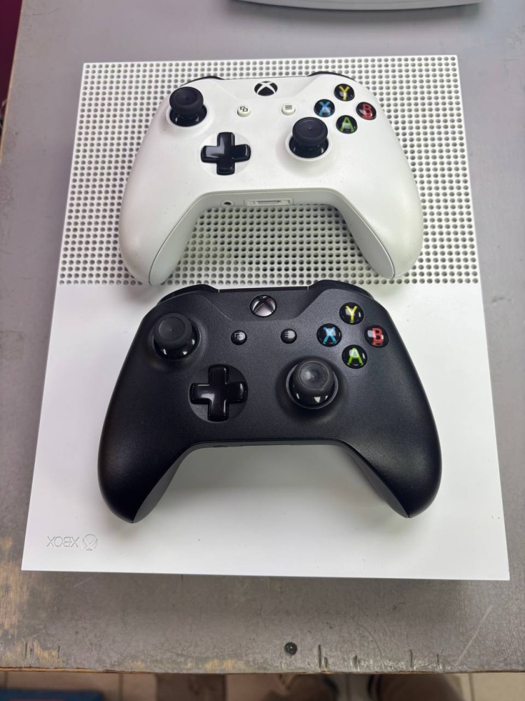 Игровая приставка XBOX ONE S 1Tb