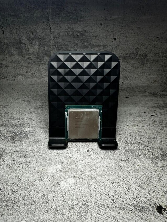 Процессор Intel(R) core i7-9700KSRG15 3.60GHz