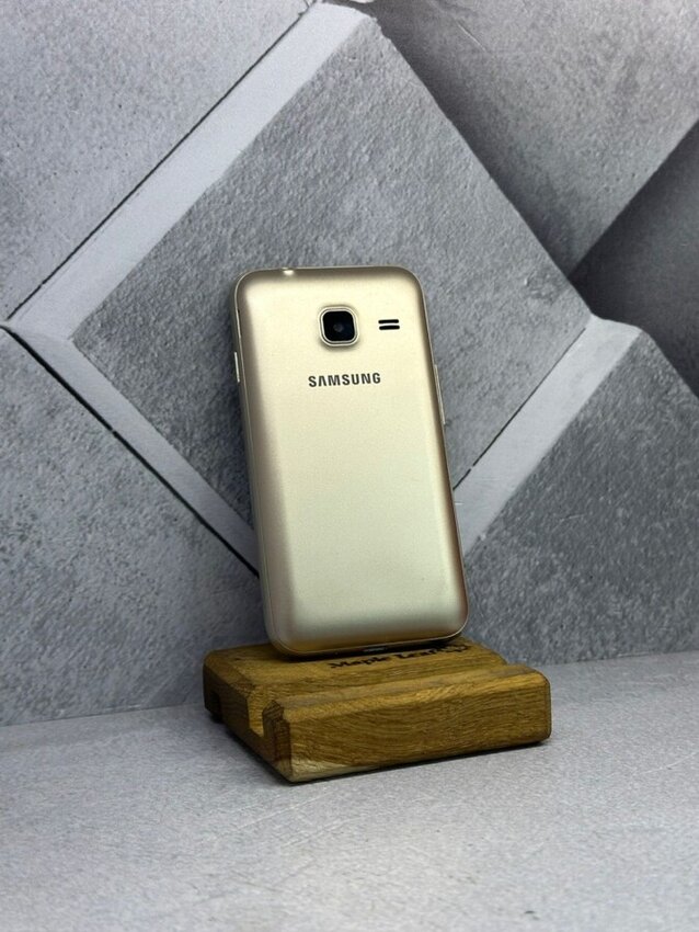 Смартфон Samsung J1 mini 1/8