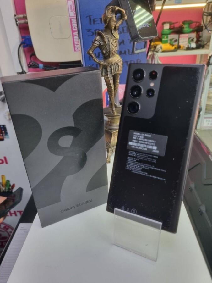 Смартфон Samsung S22 Ultra 12/256