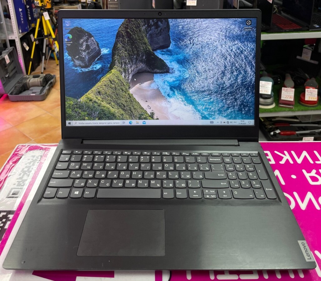 Ноутбук Lenovo i3-7020U/ram8/250ssd/GeForce MX110