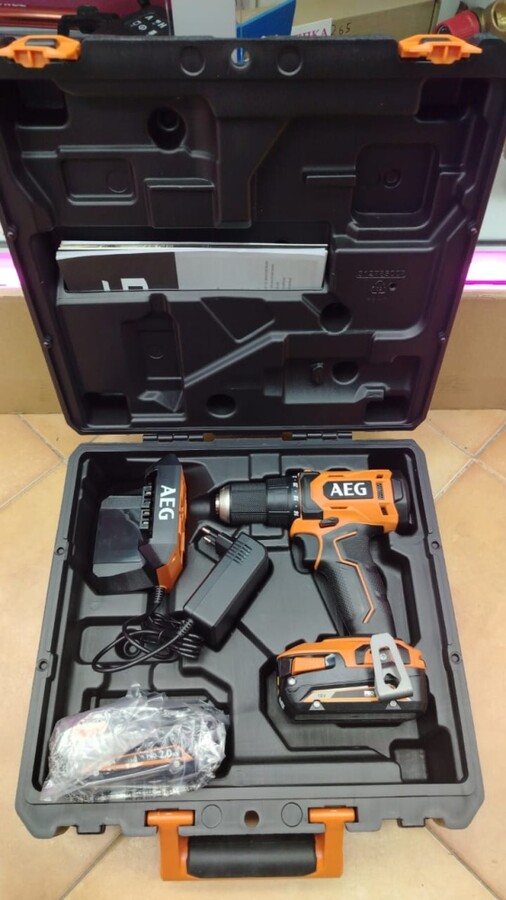 Шуруповерт AEG BS18G4-202C