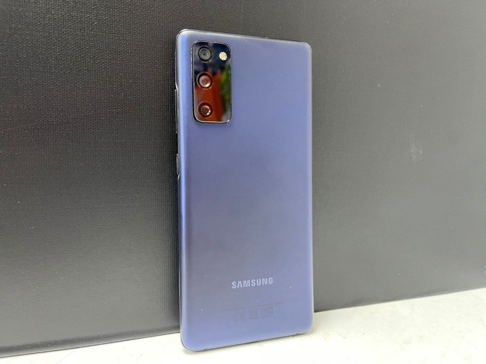 Смартфон Samsung S20 FE 6/128