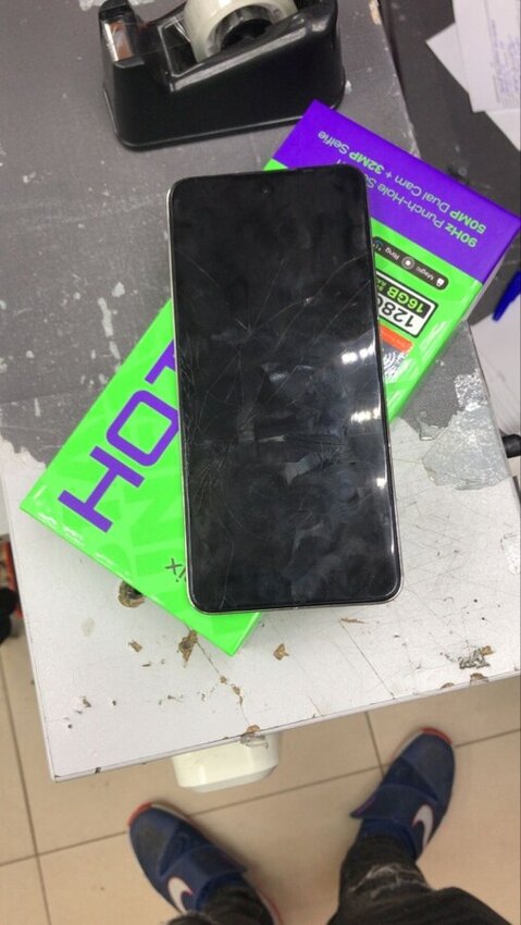 Мобильный телефон Infinix  HOT 40i