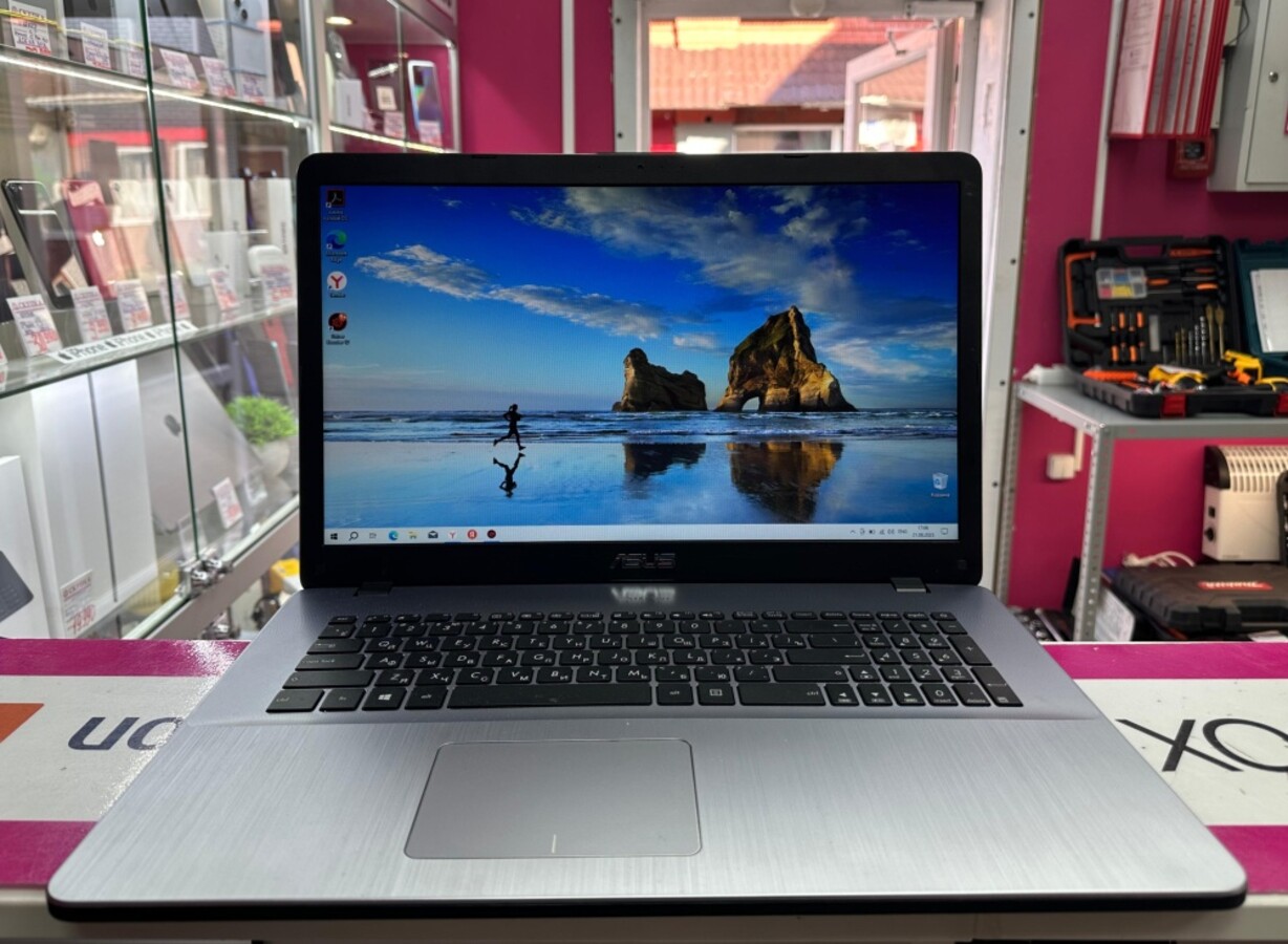 Ноутбук ASUS 17"  F705U Intel Core i3-8130U 4*2.20GHz/4 GB RAM/500 GB HDD