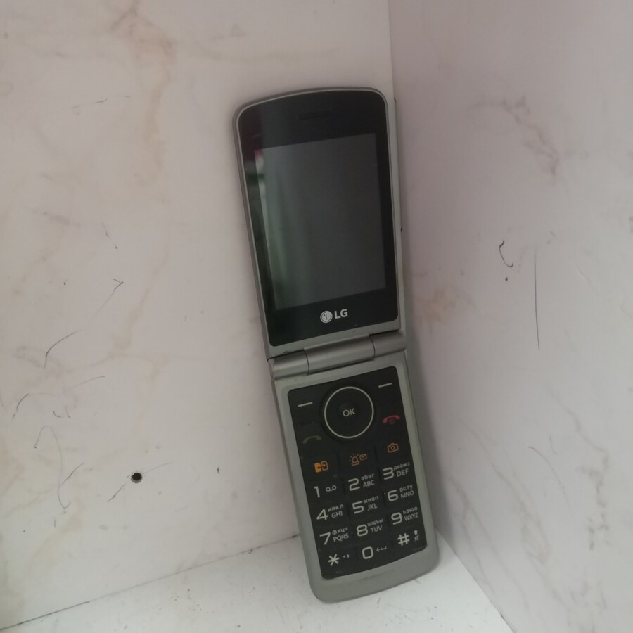 Мобильный телефон LG кнопка