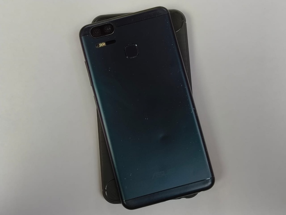 Мобильный телефон ASUS Zenfone 3 Zoom 4/64gb