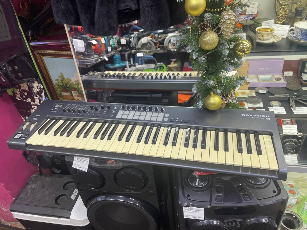 Миди-клавиатура  Novation Launchkey 61 mk2