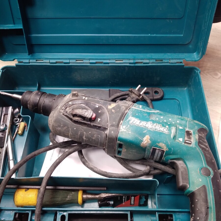 Перфоратор Makita Hr2470