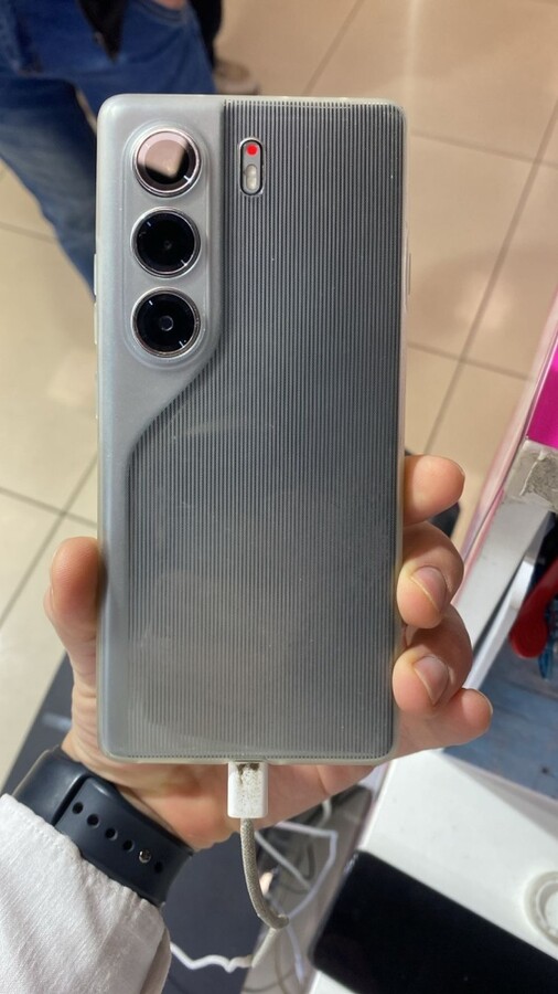 Tecno Camon 40 8\256