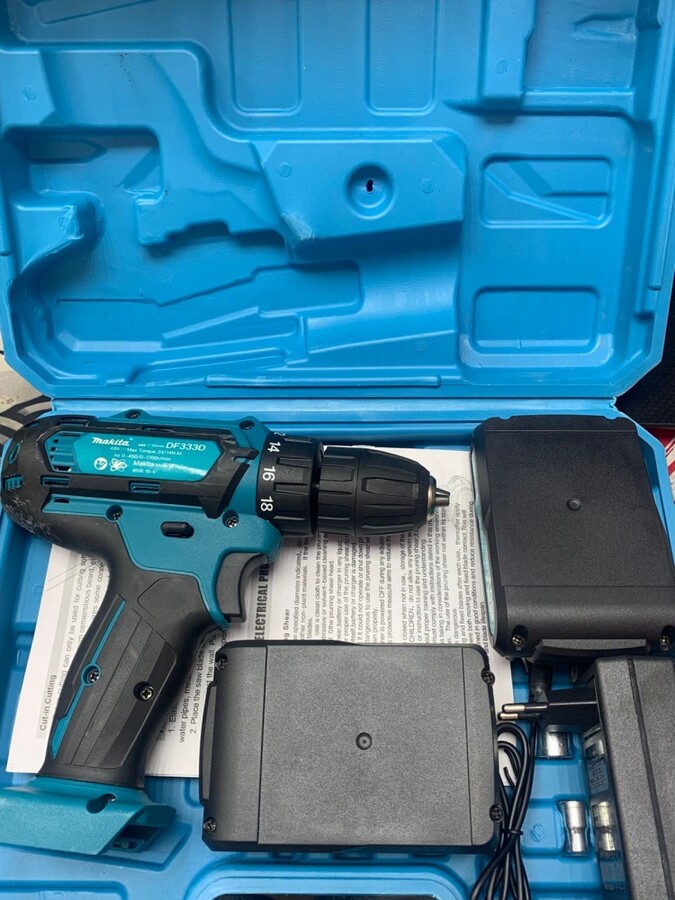 Шуруповерт MAKITA