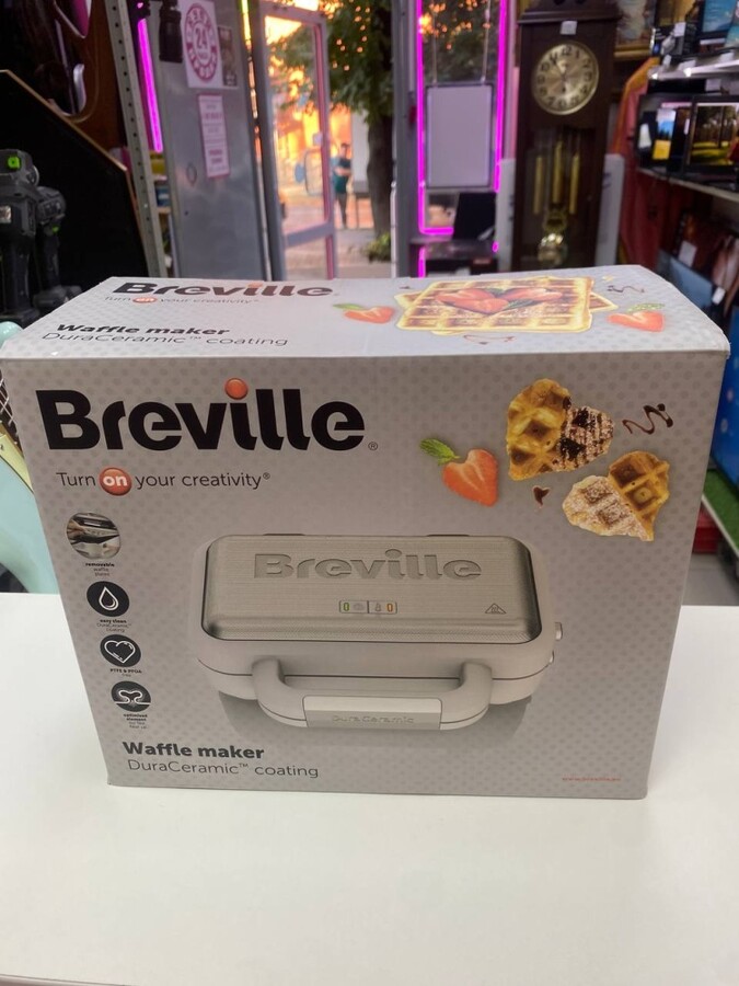 Вафельница Breville VST073X