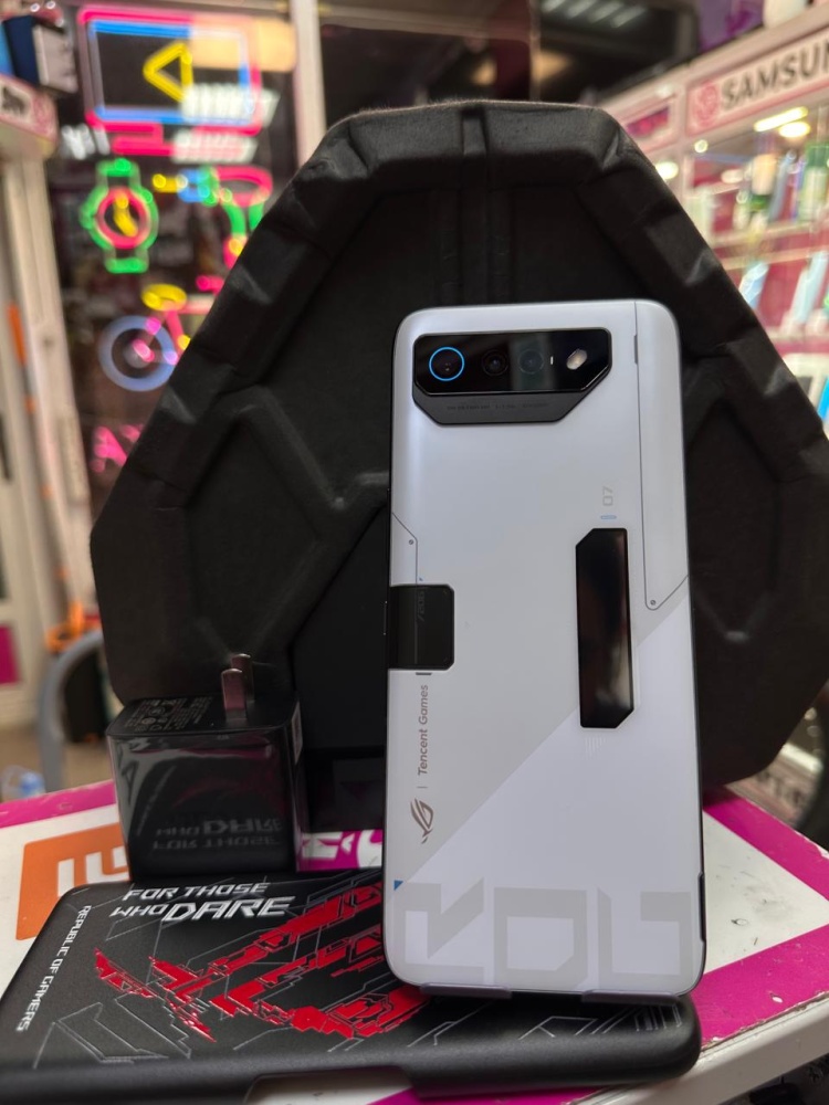 Мобильный телефон ASUS ROG PHONE 7 16\512