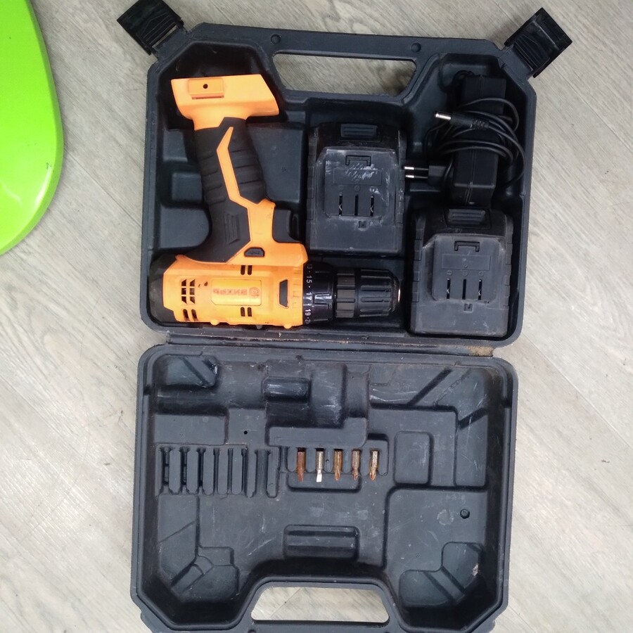 Шуруповерт вихарь да-12-2к