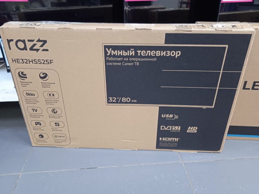 Телевизор смарт Razz 32" c Салютом