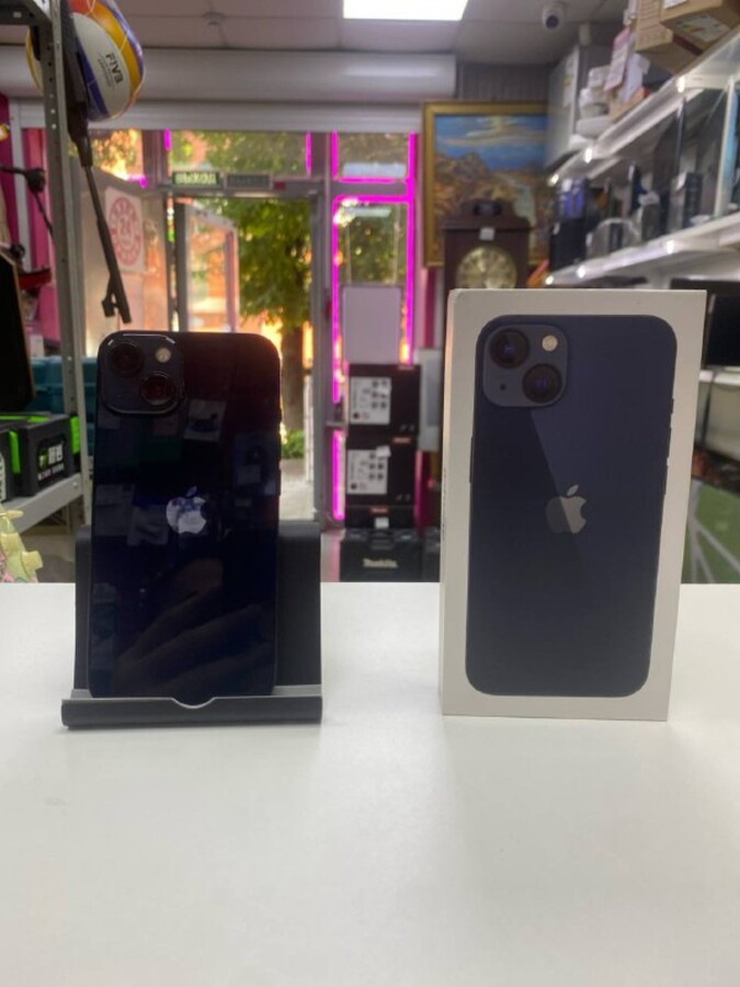 Смартфон iPhone 13 256 Gb