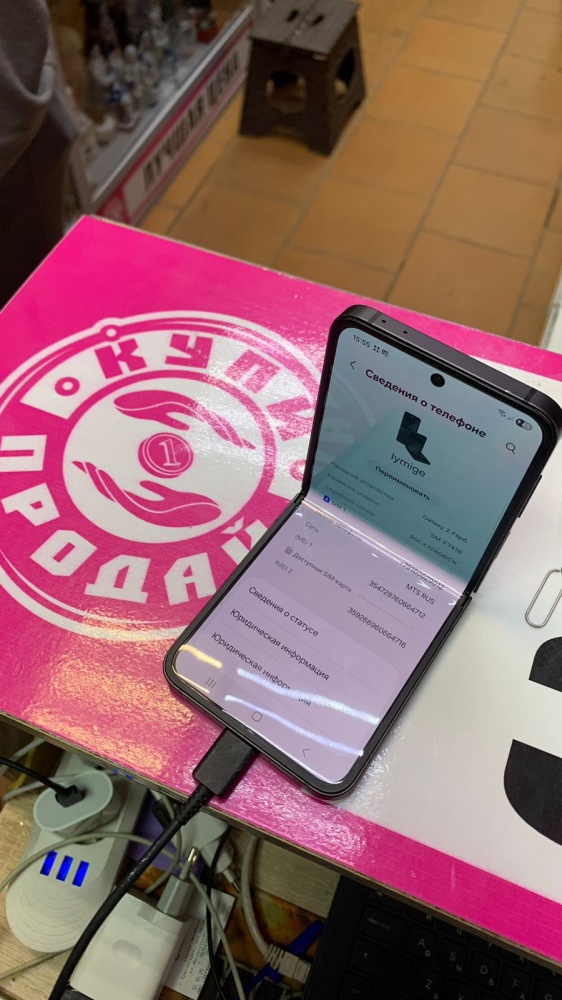 Смартфон Samsung серии Z Flip 6