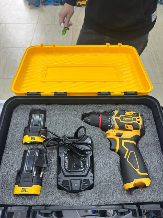 Шуруповерт Dewalt бесщеточный