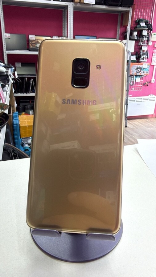 Смартфон Samsung A8 2018 3/32GB
