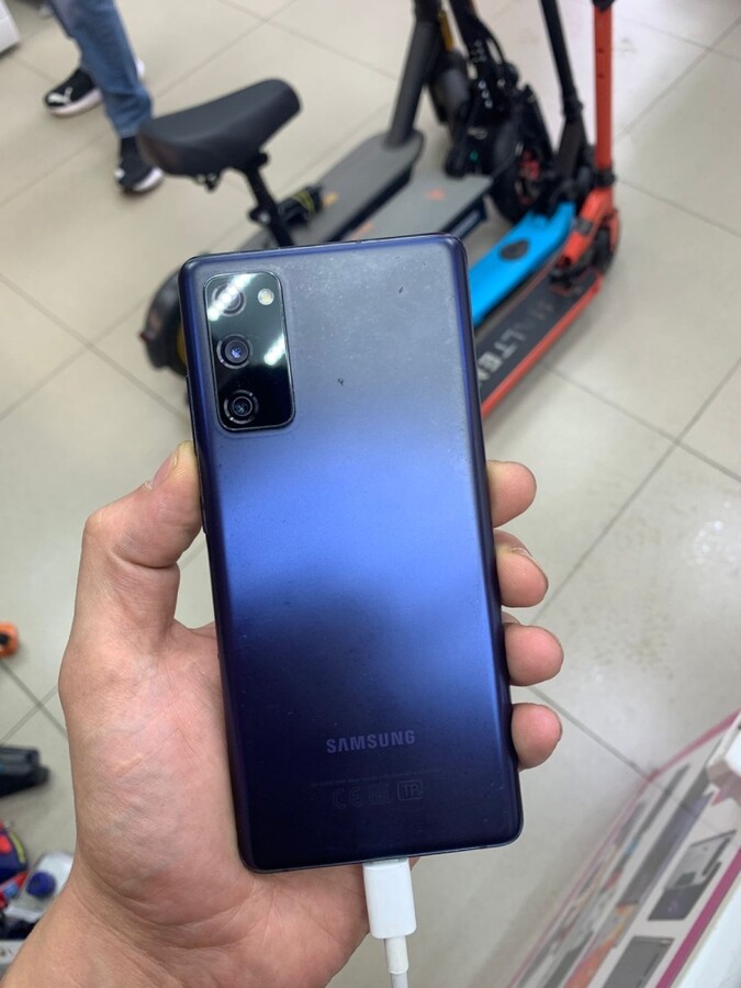 Смартфон Samsung S20 FE 128