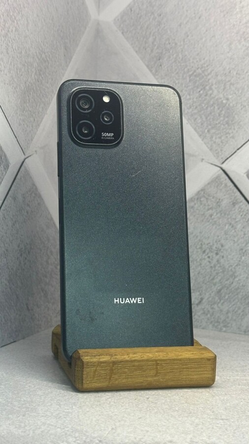 Смартфон Huawei Nova Y61 4/128