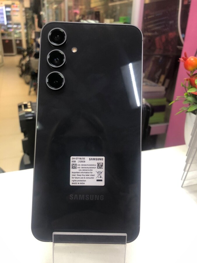 Смартфон Samsung S23 FE 8/128