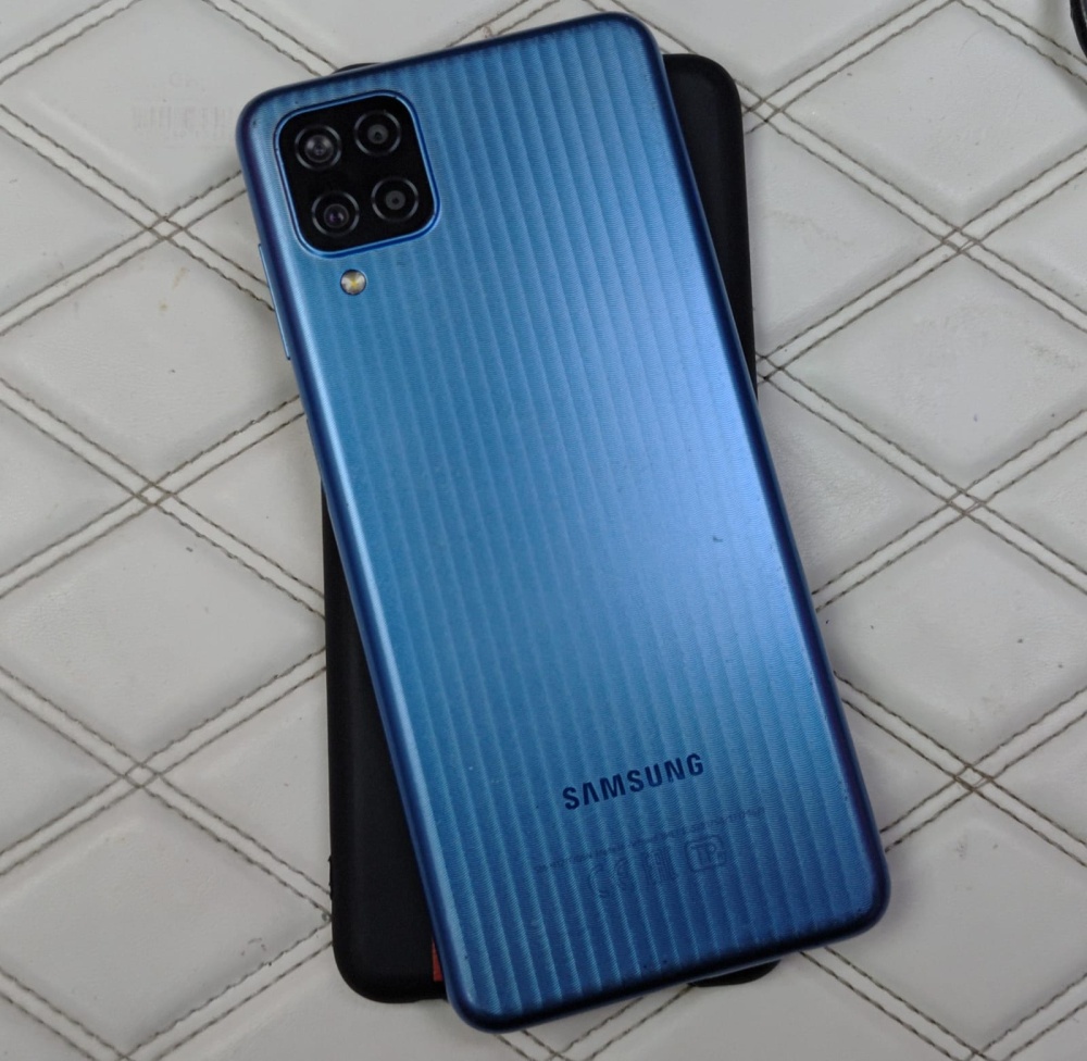 Смартфон Samsung  M12 64гб