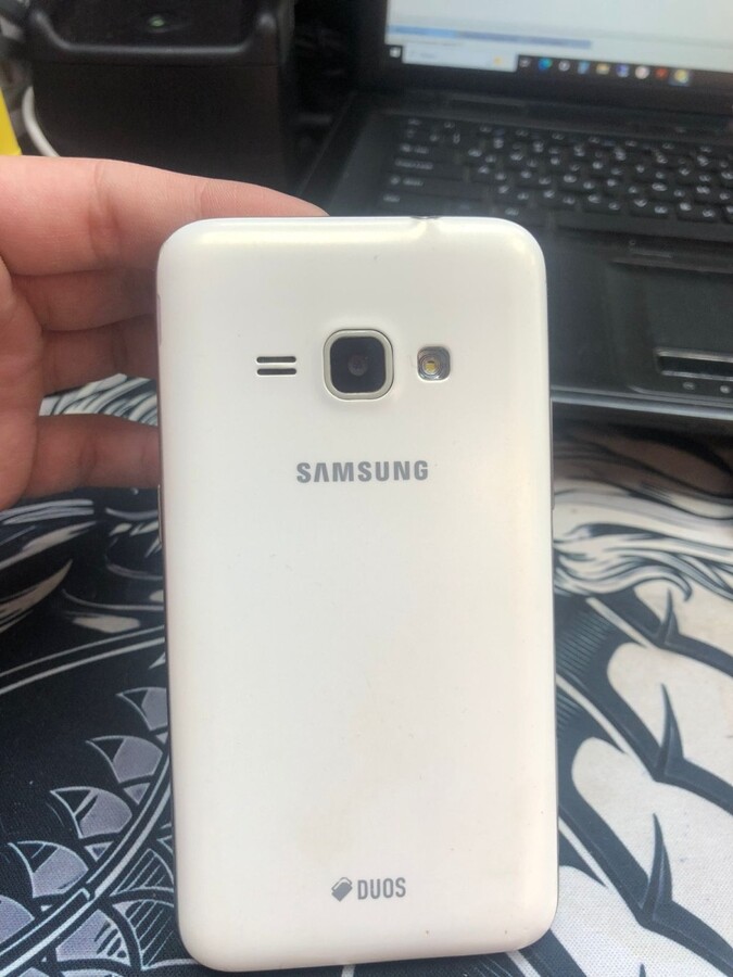Смартфон Samsung J2 2016 1\8